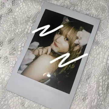 치바 유나 데뷔 의상 현장 폴라로이드