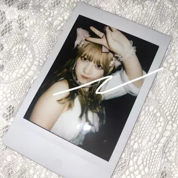 치바 유나 데뷔 의상 현장 폴라로이드