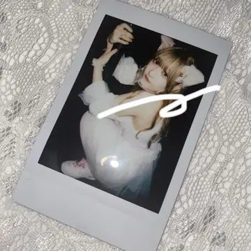 치바 유나 데뷔 의상 현장 폴라로이드