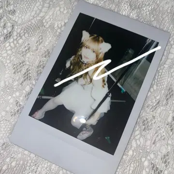 치바 유나 데뷔 의상 현장 폴라로이드