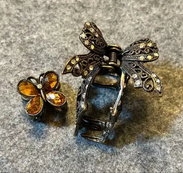 헤어 클립 2개 세트 앤티크풍 리본 모티브 나비