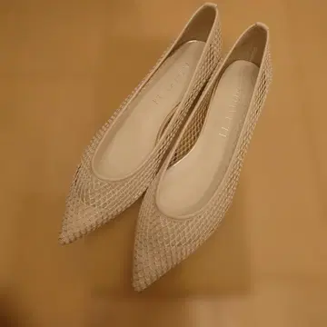 미사용 새상품 루탈론 인기 포인티드 인터넷 플랫 아이보리 24.5cm