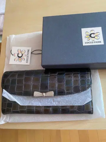 COCCO FIORE 크로커다일 패턴 접이식 지갑