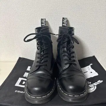 닥터마틴 8홀 화이트 스티치 UK7