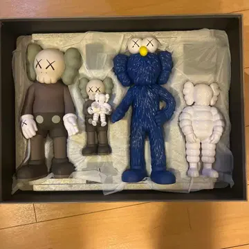 KAWS FAMILY 피규어 카우스 레어 절판