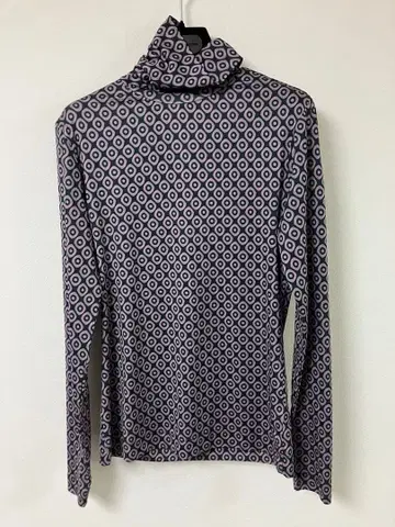 드리스반노튼 터틀넥 긴팔 상의 티셔츠