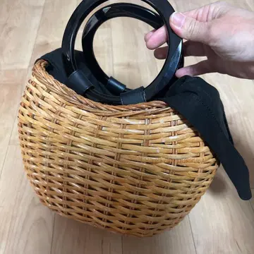 비올라 돌로 라탄 백