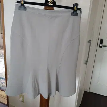 아르마니 꼴레지오니 무릎 기장 스커트 새상품급