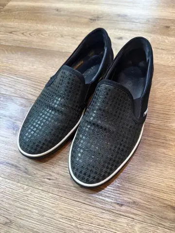 JIMMY CHOO 블랙 슬립온 지미추