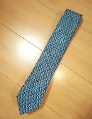 [ 미사용 ] 살바토레 페라가모 블루 계열 깃 너비 8cm