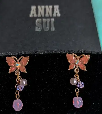 ANNA SUI 나비 모티브 귀찌