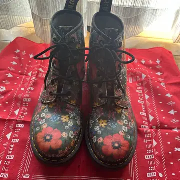 Dr.Martens 꽃무늬 6홀 UK8