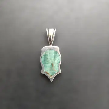 스탠리 게스(STANLEY GUESS) 목걸이 탑입니다.