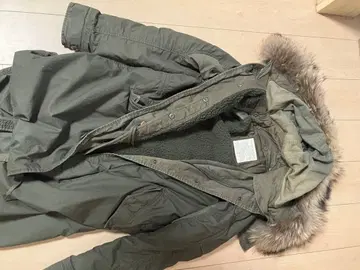 올리브 그린 밀리터리 스타일 모즈 코트 후드 부분에 약간의 색빠짐 있음