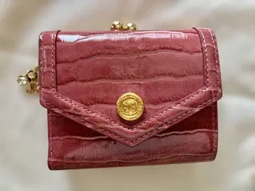 질스튜어트 JILL STUART 핑크 3단 폴더형 지갑 악어 엠보싱