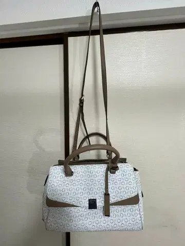 GUESS 핸드백 2WAY 숄더백 화이트 x 브라운 새상품급