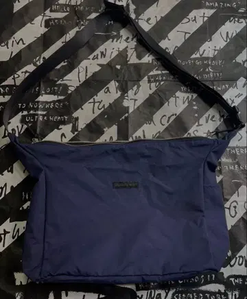 STANDARD SUPPLY 네이비 숄더백