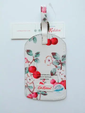 [ 미사용 새상품 ] 캐스키드슨 체리 러기지 택 체리 교통카드 지갑