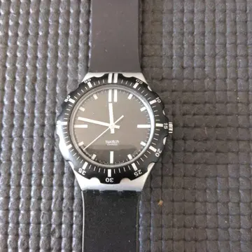 Swatch Irony 블랙 아날로그 손목시계