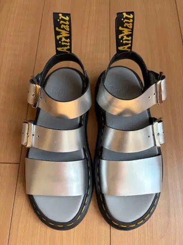 [ 새상품급 ] Dr.Martens 실버 스트랩 샌들 UK5 24cm