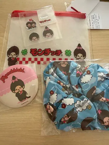 [ 새상품 ] 몽치치 통통 씰 스크런치 배지 파우치 4종 세트