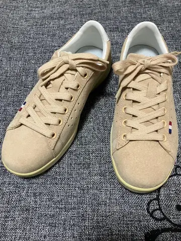 거의 미사용 le coq sportif LA 로랑 LE 23.5cm