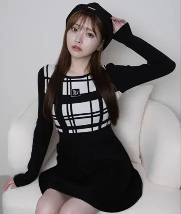 [ LIP SERVICE ] LP 체크 플레어 니트 원피스