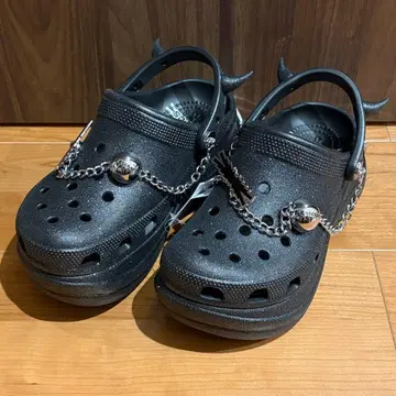 LE SSERAFIM x Crocs Bae Clog