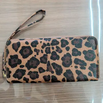 레오파드 무늬 장지갑