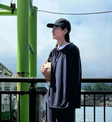 새상품급 CLANE 클라네 모크넥 블라우스