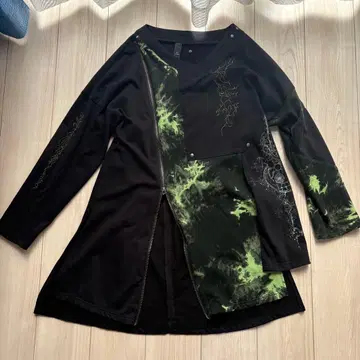 OZZ conte 비대칭 T셔츠 블랙/그린