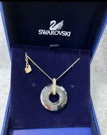 SWAROVSKI 스와로브스키 목걸이 반지 모양 후프