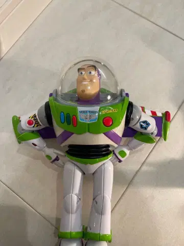 버즈 라이트이어 피규어