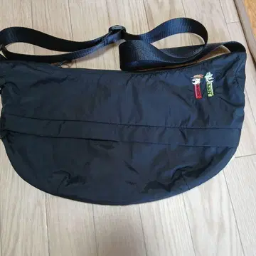 이아파피요네 PEX 이어 하프문 숄더백