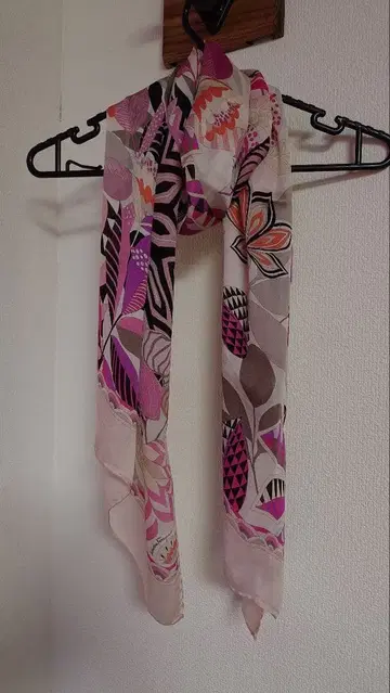 살바토레 페라가모 실크 스톨