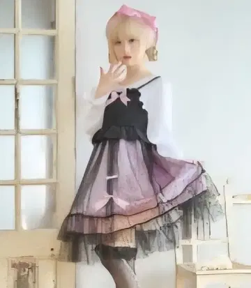 호시나 사쿠라코 프릴 장식 블랙 앤 핑크 스커트 셋업 택 포함