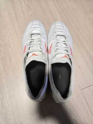 미즈노 모나르시다 네오 3 에 축구화