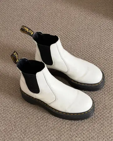 [ USED ] Dr. Martens 화이트 가죽 사이드 고어 부츠