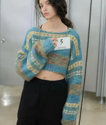 perverze Blend Border Top and Scarf