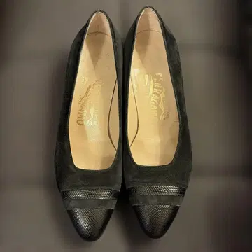 Ferragamo 블랙 스웨이드 스틸레토 펌프스