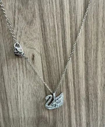 스와로브스키 백조 모티브 목걸이