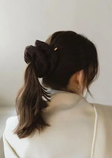 레티시아 LETICIA 니트 스크런치 브라운