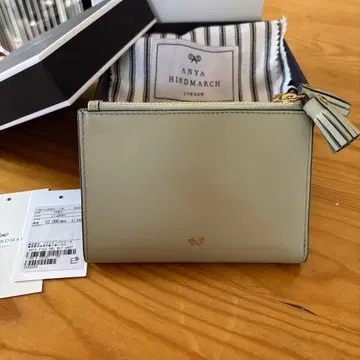 ANYA HINDMARCH 이단 접이식 지갑 라이트 그린