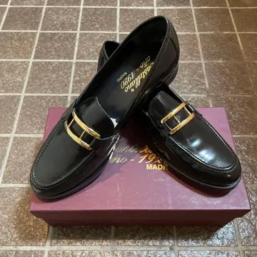 카스텔라노 블랙 가죽 플레이트 로퍼