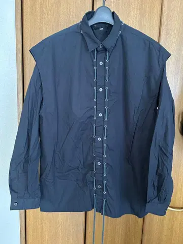 HARE 레이어드 블랙 셔츠