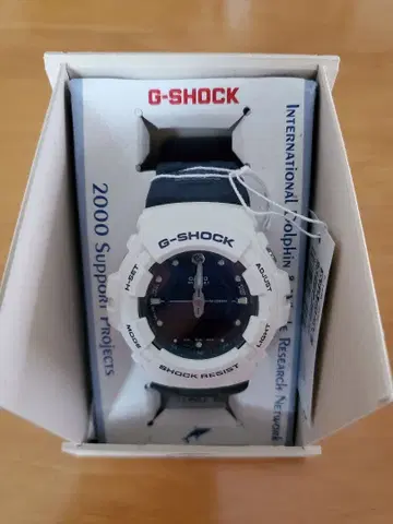 G-SHOCK 화이트 네이비 시계