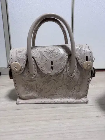 그레이스 콘티넨탈 카빙백 옅은 핑크