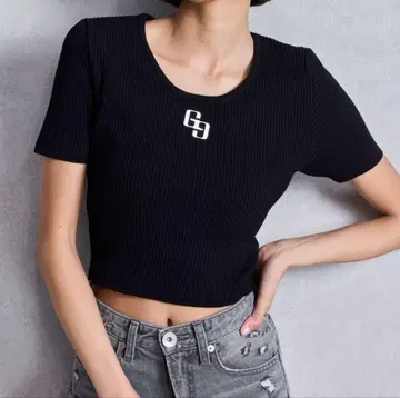 GYDA GG 플레이트 하프 슬리브 니트탑