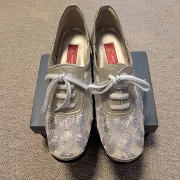 SALON DE GRES 펌프스