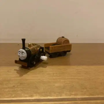 캡슐 프라레일 수리 전의 스티븐